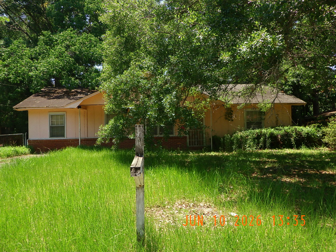 3016 Curry Dr E. Nuisance Photo