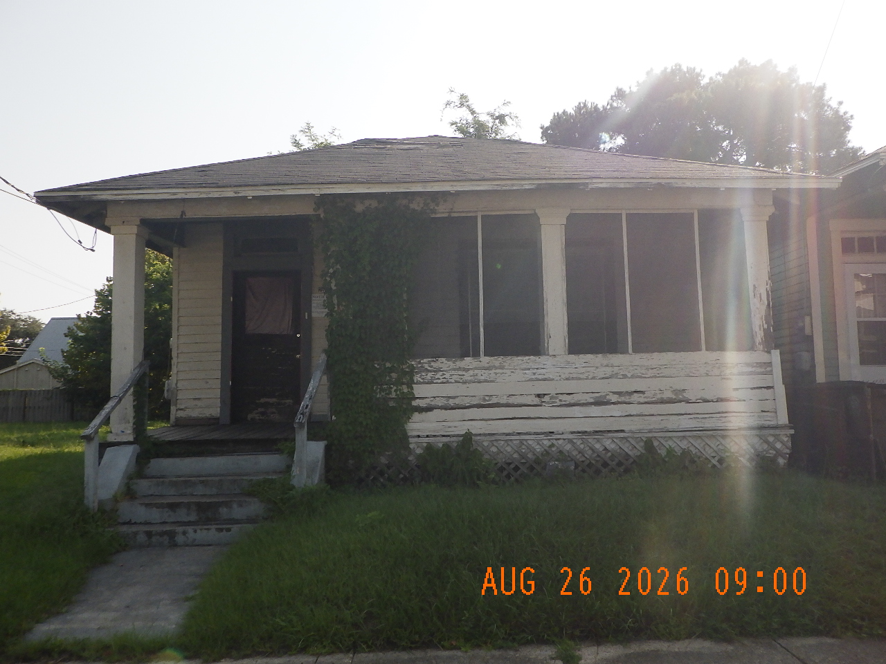 264 N Dearborn St. Nuisance Photo