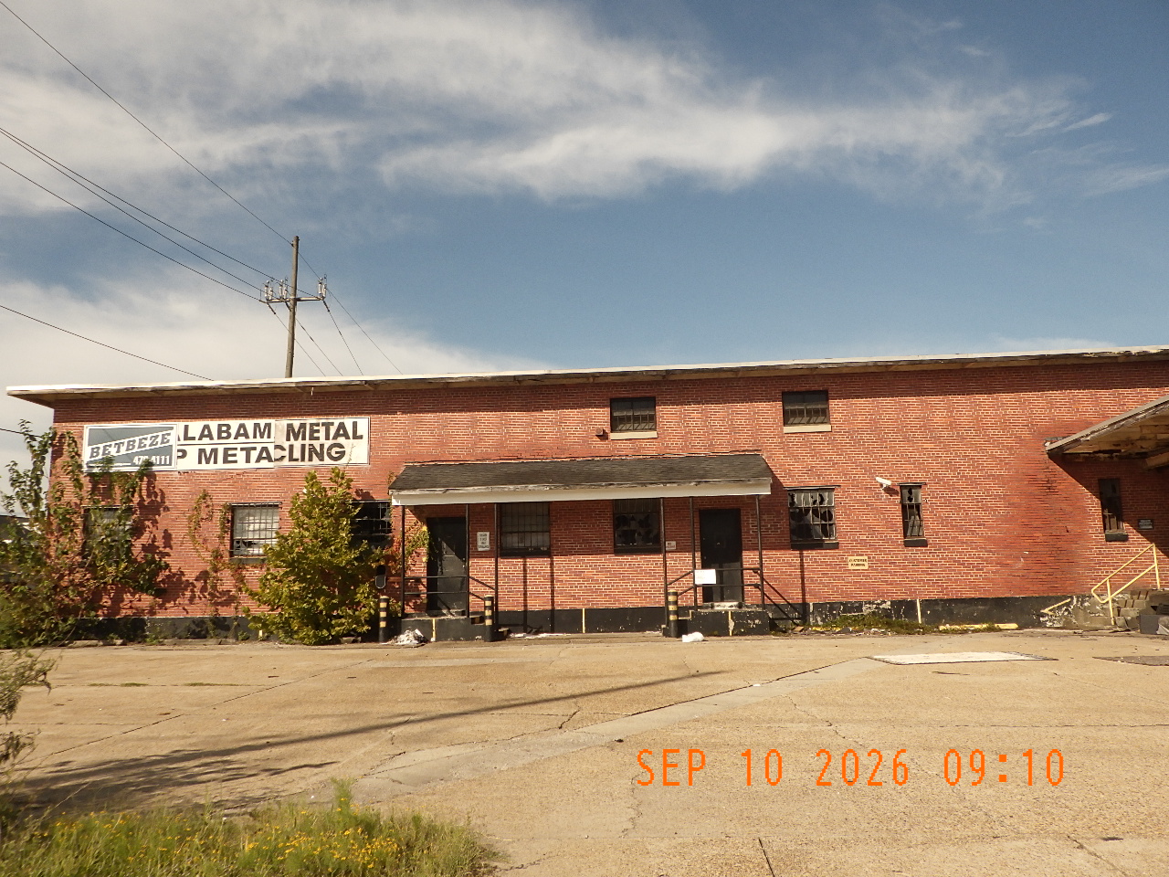 701 N Joachim St. Nuisance Photo